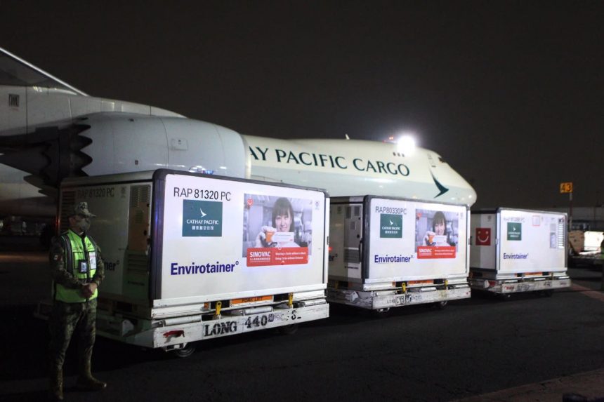 Recibe México un millón de vacunas Sinovac para segundas dosis