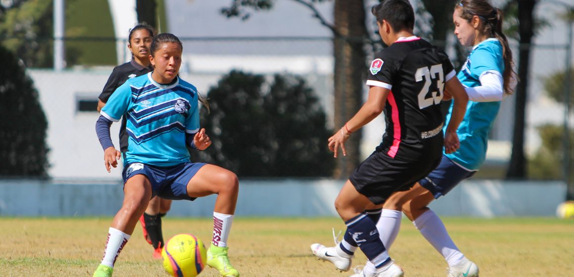 El Puebla Femenil disputó encuentro amistoso ante Petroleros FC