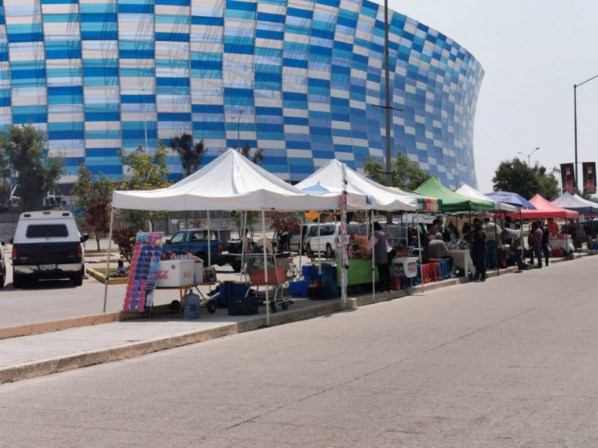(FOTOS Y VIDEOS) Lista la venta de cemitas y playeras en el Cuauhtémoc tras 14 meses que permaneció cerrado por COVID