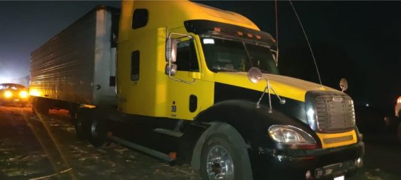 Policía Estatal recupera en Atencingo tractocamión robado en Cuautla