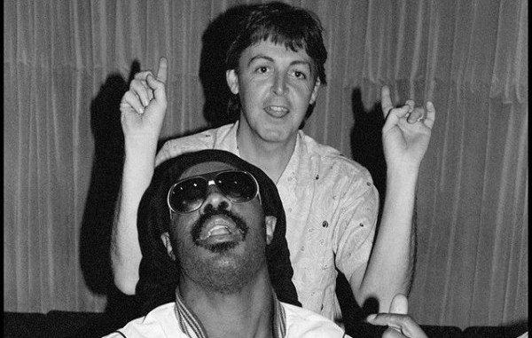 Paul McCartney Stevie Wonder e1461522767282
