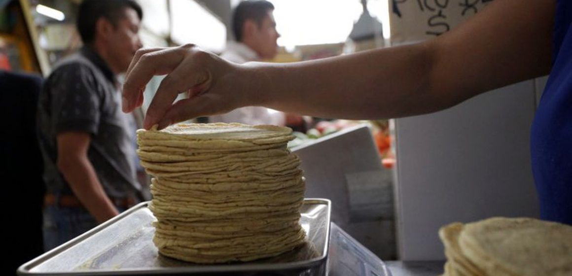 Precio de tortilla rompe récord en 27 pesos el kilo