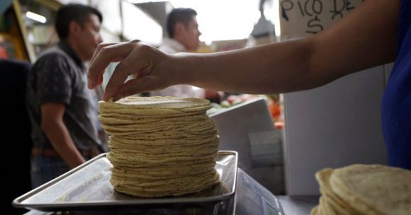 Precio de tortilla rompe récord en 27 pesos el kilo