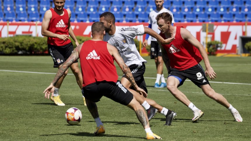 TIGRES Tigres separa a dos jugadores previo al duelo ante el América