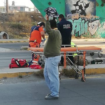 Cae motociclista desde el puente de Periférico y federal a Tehuacán