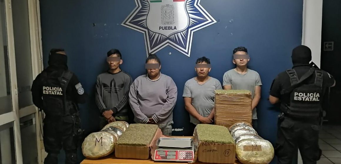 Atrapa Policía Estatal a sujetos con 50kgs de marihuana