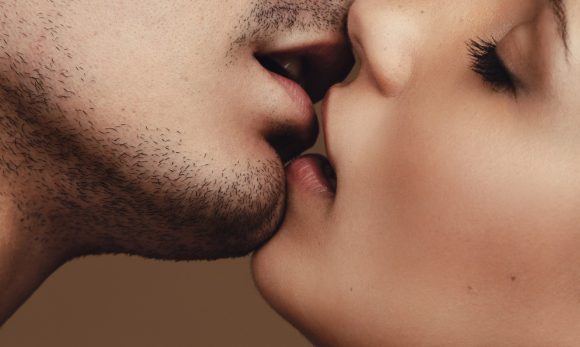 El beso genera endorfinas y bienestar