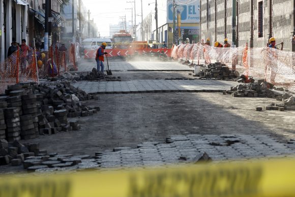 (VIDEO) Clausuran obras de la 8 Poniente por falta de permisos