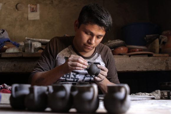 ¿Qué debemos hacer para mantener vigentes nuestras artesanías y tradiciones?