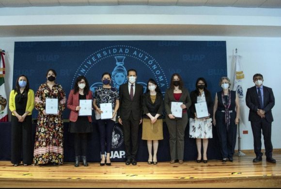 e5f57e94-256e-4ca4-9364-198df8eb11f9 Suma Rector Alfonso Esparza 2 mil 119 definitividades entregadas a personal académico