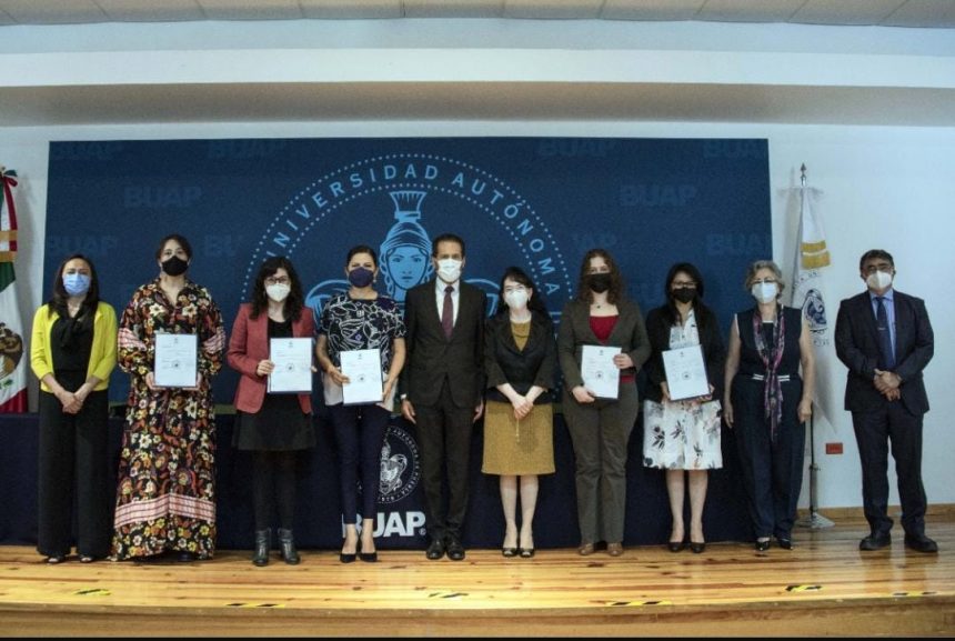 Suma Rector Alfonso Esparza 2 mil 119 definitividades entregadas a personal académico