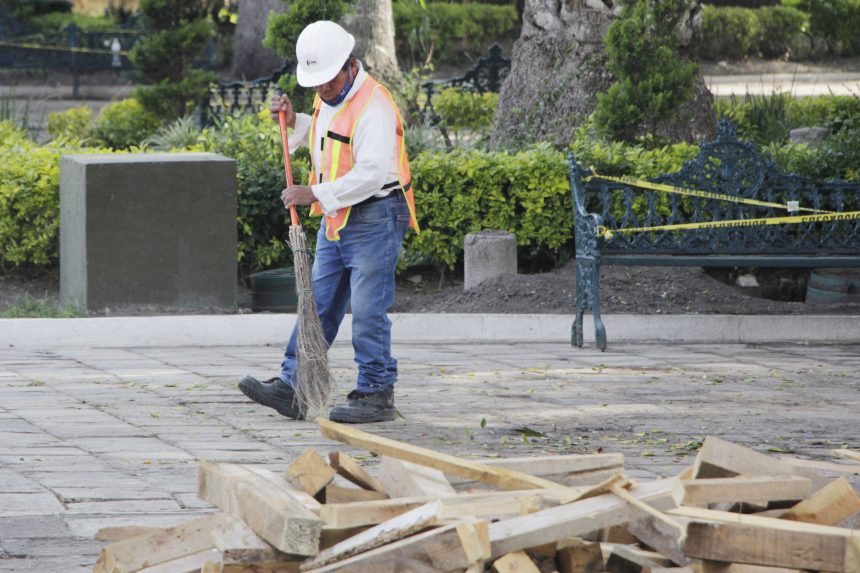 rehabilitacion-zocalo-459415 Limpian el zócalo y retiran maderas de la obra que luce en abandono