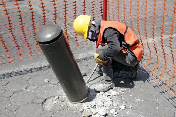 No serán retirados los bolardos, la obra será ampliada en el centro