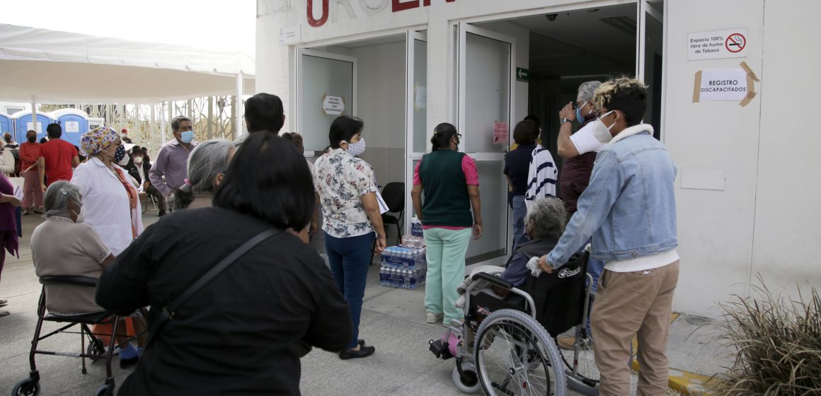 Nueva estrategia de vacunación agilizó la atención adultos mayores