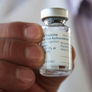 Iniciará vacunación en personal educativo de cinco estados del país