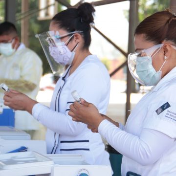 (VIDEO) En la Mixteca se dicen felices por recibir su segunda dosis de vacuna anti Covid