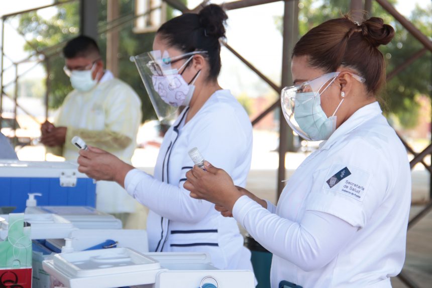 (VIDEO) En la Mixteca se dicen felices por recibir su segunda dosis de vacuna anti Covid