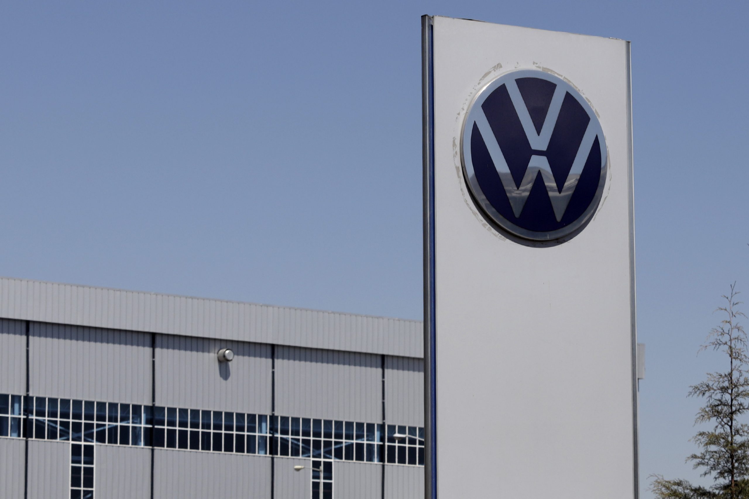 Venta de vehículos pesados de VW repunta 98.7%