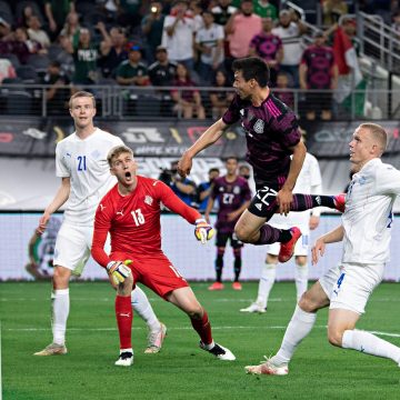 México vence a Islandia con doblete de Hirving “Chucky” Lozano