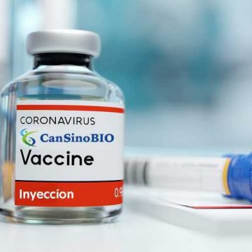 Libera Cofepris lote de vacuna CanSino envasado en México