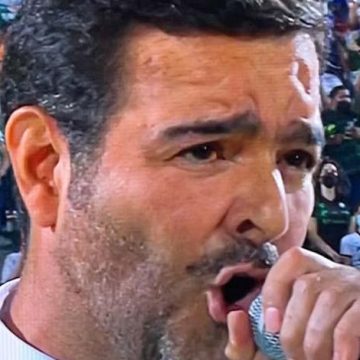 Pablo Montero cambia la letra Himno Nacional en Final de Liga MX