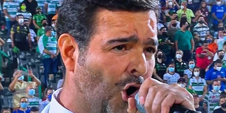60b05303433e7 Pablo Montero cambia la letra Himno Nacional en Final de Liga MX
