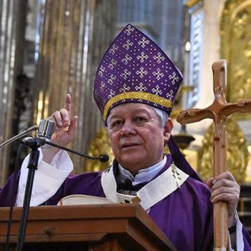 Mamás, primeras educadoras en la fe de sus hijos: Arzobispo de Puebla