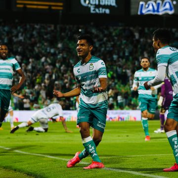 Santos Laguna goleó al Puebla y se acerca a la Final