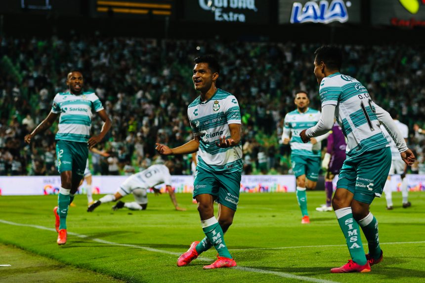 Santos Laguna goleó al Puebla y se acerca a la Final