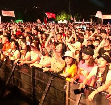 Wuhan, origen del COVID-19, celebra festival de música con 11 mil asistentes sin cubrebocas