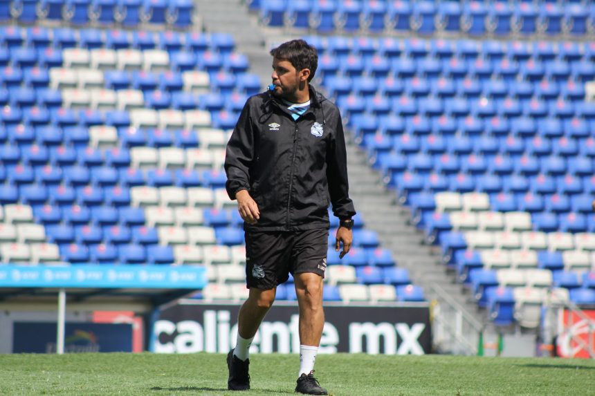 Nicolás Larcamón confía en su equipo para voltear la eliminatoria ante el Atlas