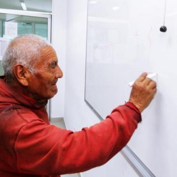 A sus 84 años, poblano se gradúa como ingeniero de Procesos y Gestión Industrial en la BUAP