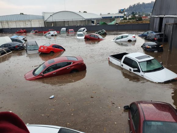 Intensa granizada deja inundaciones en Metepec