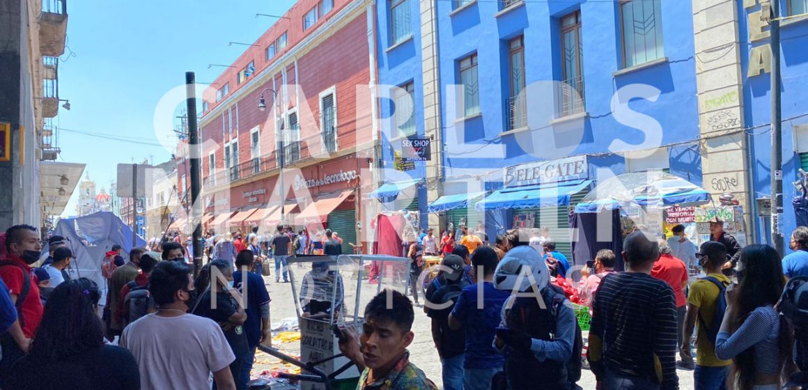 (FOTOS Y VIDEOS) Batalla campal entre ambulantes termina en lesionados y saqueos