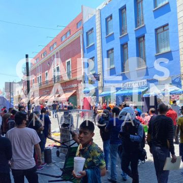 (FOTOS Y VIDEOS) Batalla campal entre ambulantes termina en lesionados y saqueos