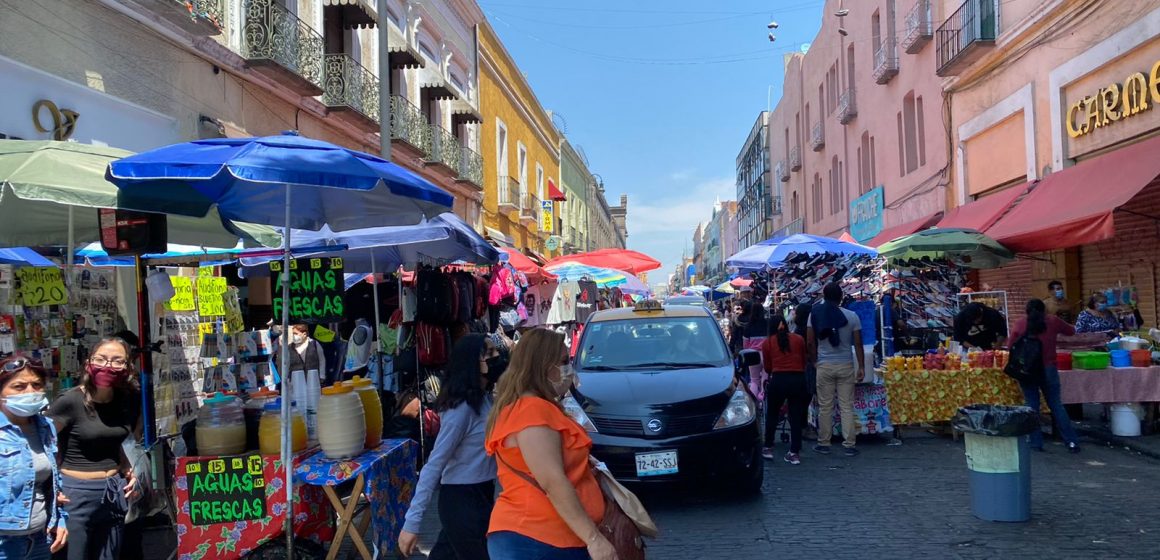 (FOTOS) Regresan ambulantes y crecen como la húmedad en el centro de Puebla