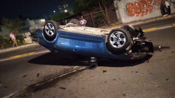 IMG-2021-05-09-at-09.49.511 (FOTOS) Aparatosa volcadura frente al Club de Golf