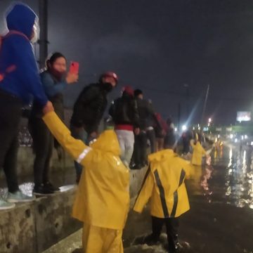 Inundaciones obligan al cierre de la autopista Puebla-México toda la noche