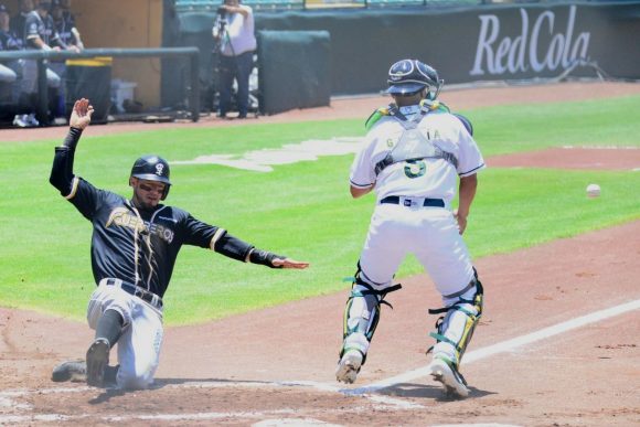 Los Guerreros apalearon a los Pericos y rescataron el tercero de la serie