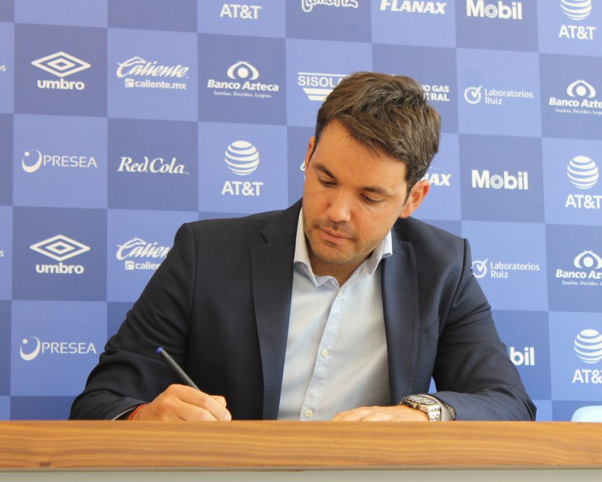 Renueva contrato Nicolás Larcamón con el Club Puebla