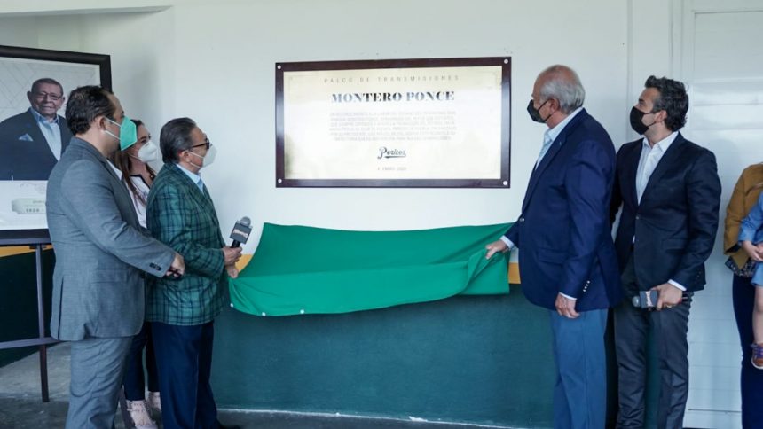 Pericos de Puebla rinden homenaje a Enrique Montero Ponce