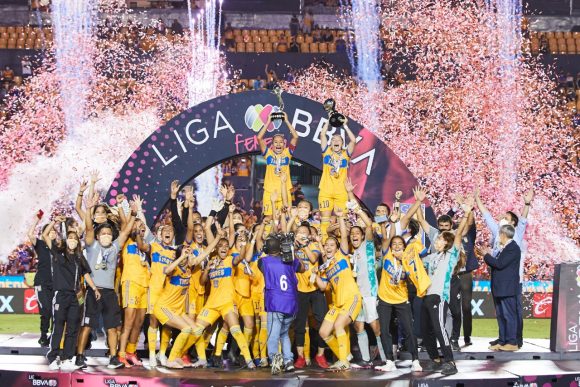 Las Tigres golearon a Chivas y son bicampeonas en la Liga MX Femenil