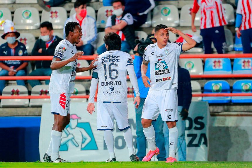 TUZOS4 Pachuca goleó a las Chivas y se mete a cuartos de final