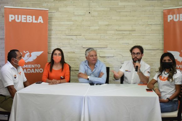 Fernando Morales recorre el distrito de Atlixco.