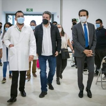 Supervisan Rector Esparza , Luciano Concheiro y López Borbolla sede de vacunación BUAP para maestros