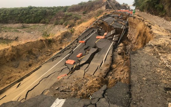 Colapsa tramo de Autopista Siglo XXI en Michoacán