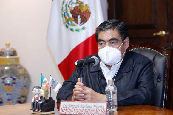 Un error elegir la rampa como punto de vacunación pero ya se corrigió: Barbosa