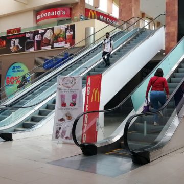 Dueños de centros comerciales ven con optimismo nuevo decreto estatal