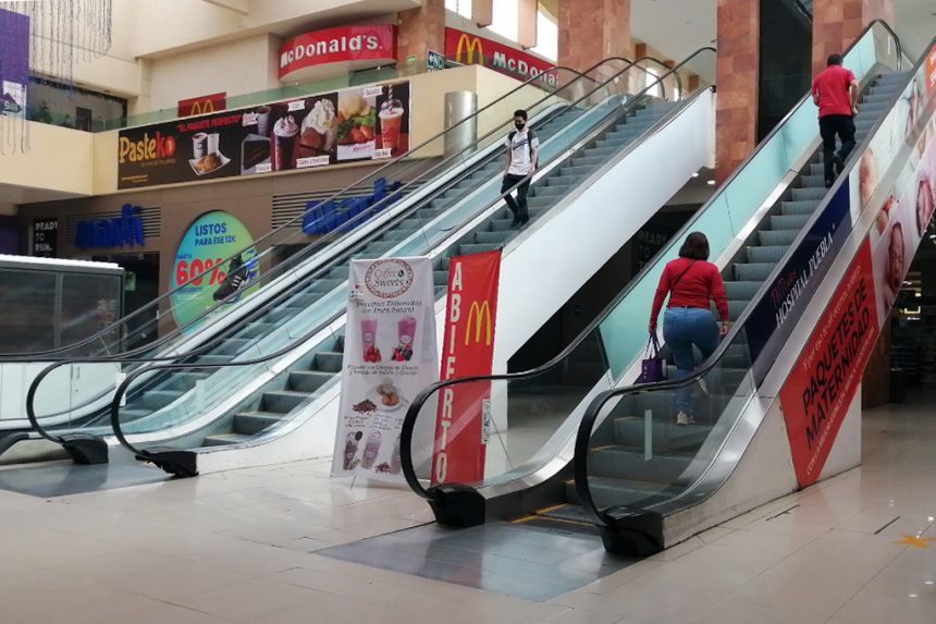 Dueños de centros comerciales ven con optimismo nuevo decreto estatal