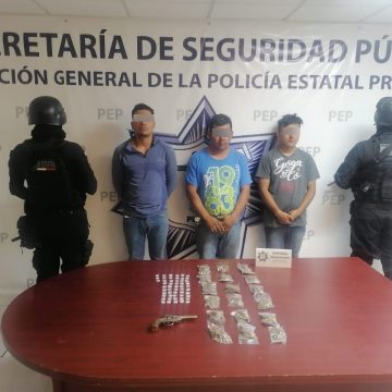 Presuntos distribuidores de droga, detenidos por Policía Estatal en Cuautlancingo